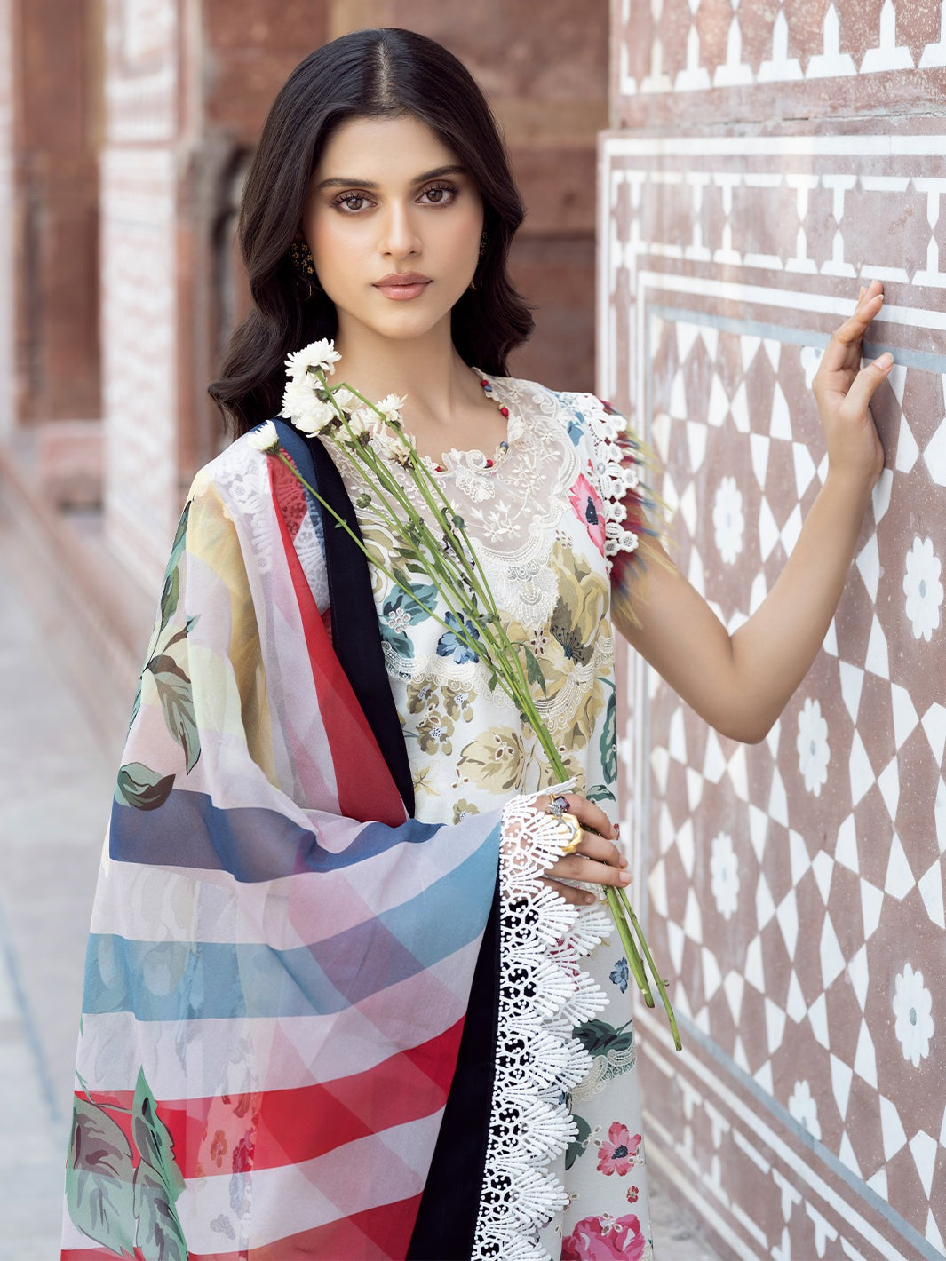 2081-A | NAQSH NAAZ Lawn`25 By BIN ILYAS