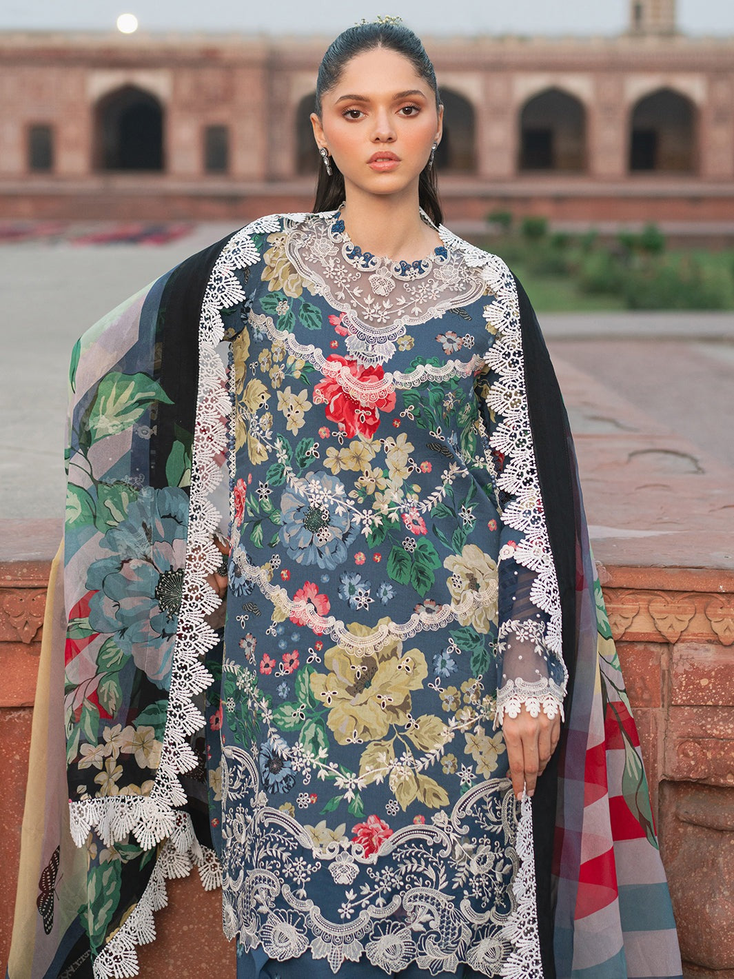 2081-B | NAQSH NAAZ Lawn`25 By BIN ILYAS