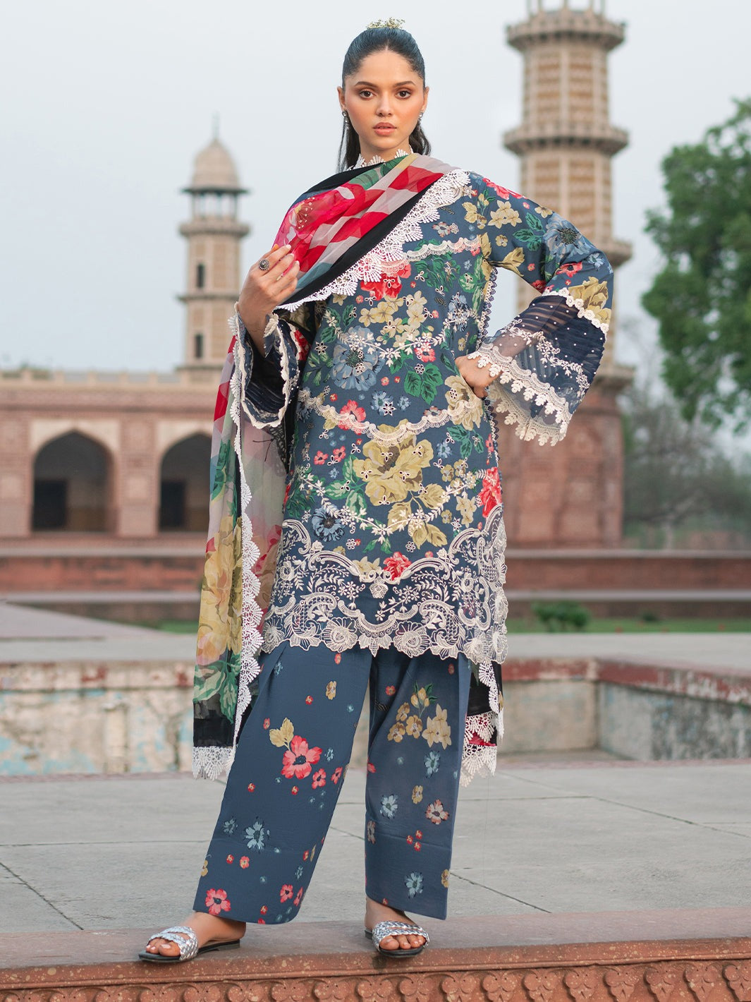 2081-B | NAQSH NAAZ Lawn`25 By BIN ILYAS
