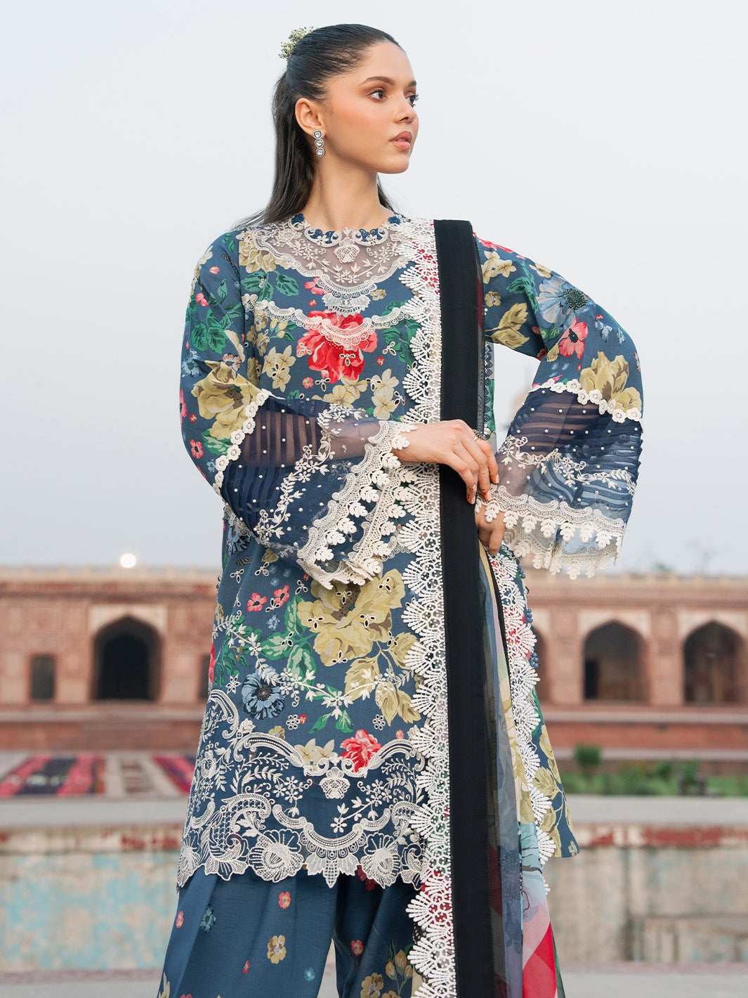 2081-B | NAQSH NAAZ Lawn`25 By BIN ILYAS