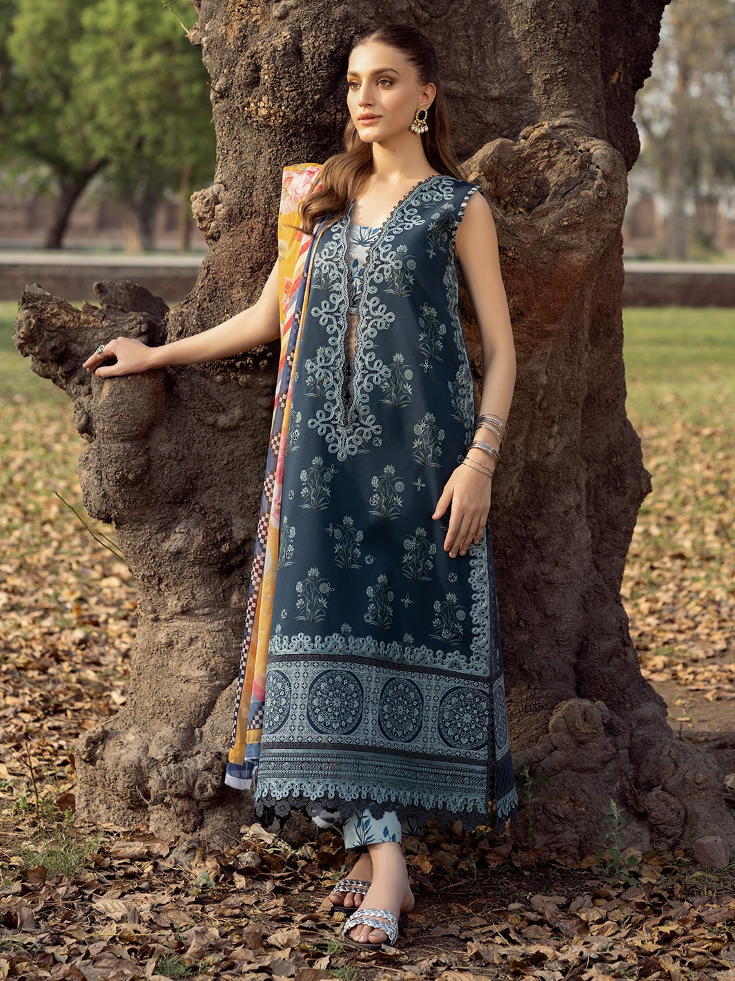 2082-B | NAQSH NAAZ Lawn`25 By BIN ILYAS