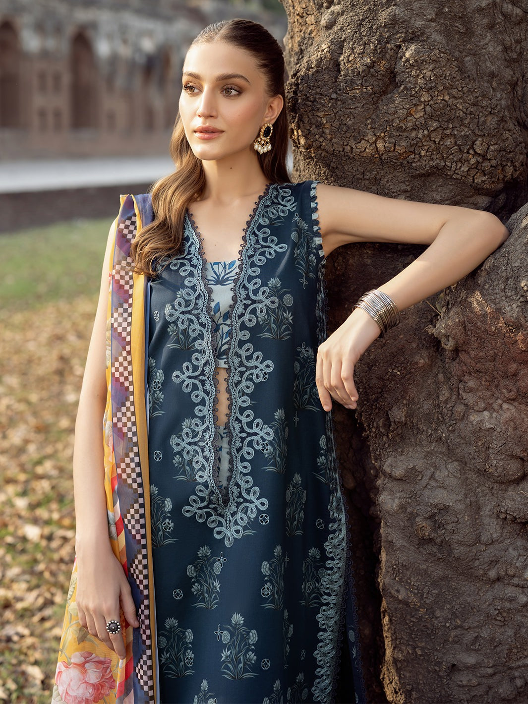 2082-B | NAQSH NAAZ Lawn`25 By BIN ILYAS