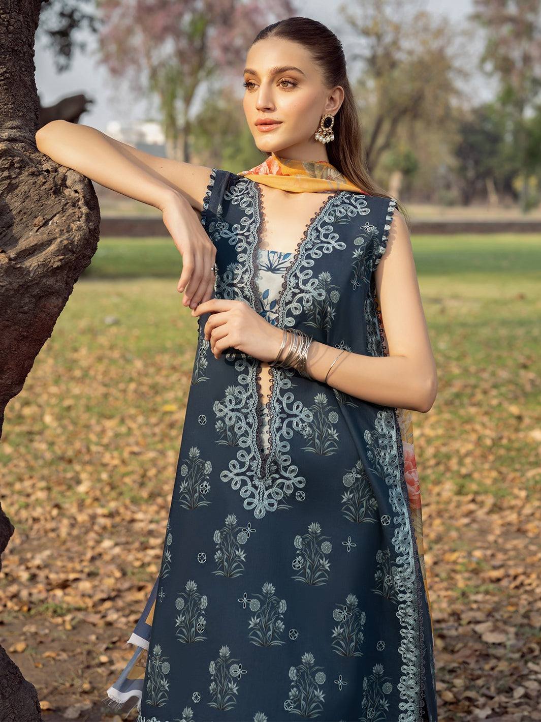 2082-B | NAQSH NAAZ Lawn`25 By BIN ILYAS