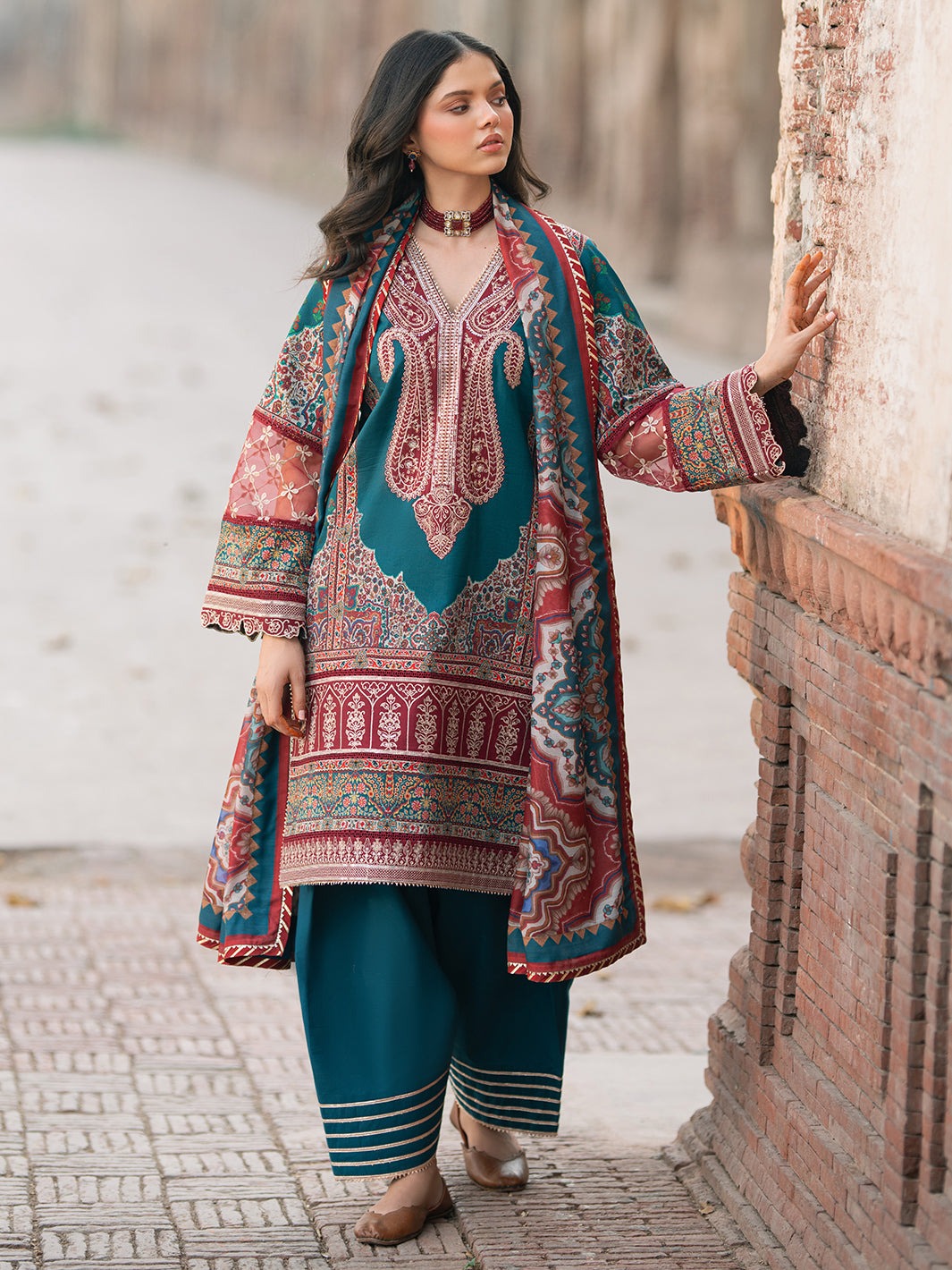 2083-B | NAQSH NAAZ Lawn`25 By BIN ILYAS