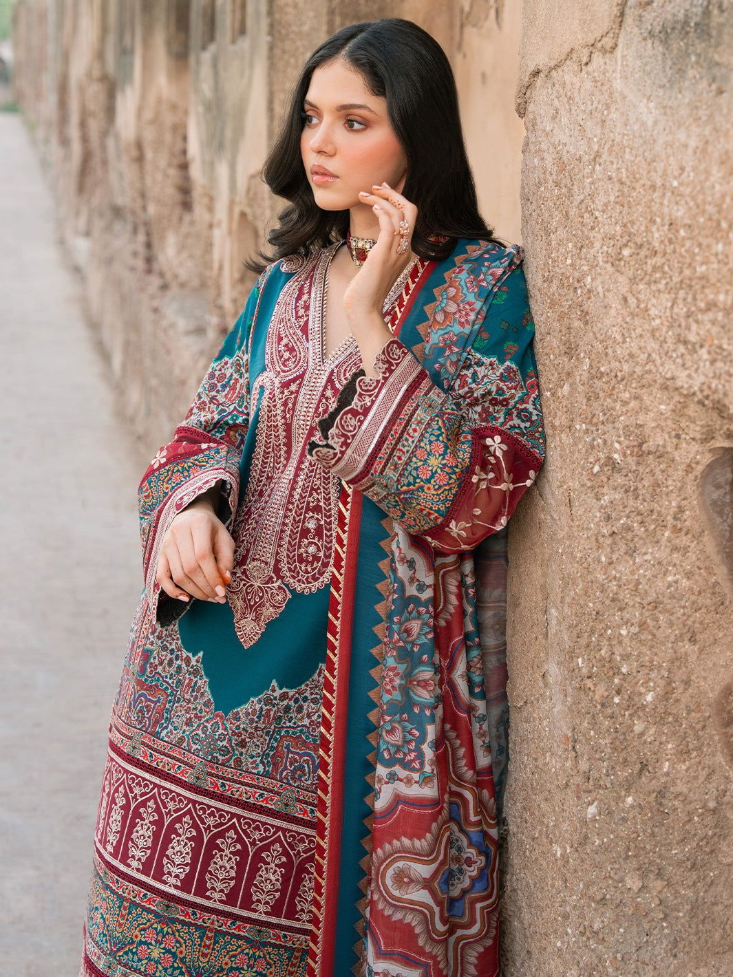 2083-B | NAQSH NAAZ Lawn`25 By BIN ILYAS