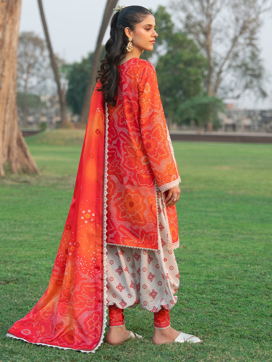 2084-A | NAQSH NAAZ Lawn`25 By BIN ILYAS