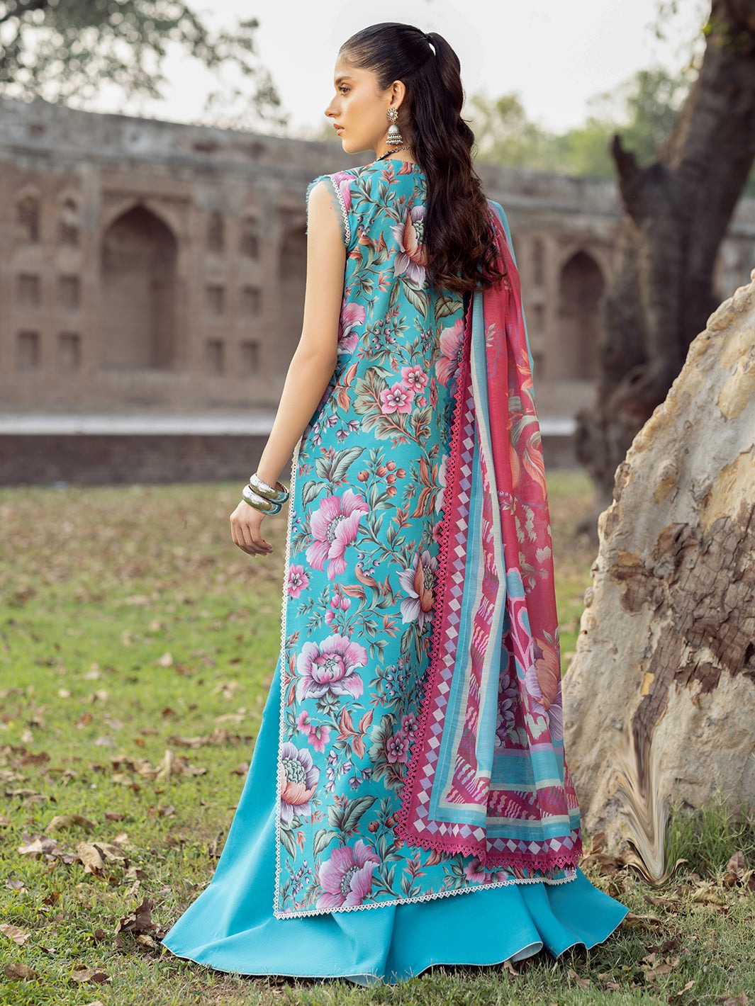 2085-B | NAQSH NAAZ Lawn`25 By BIN ILYAS