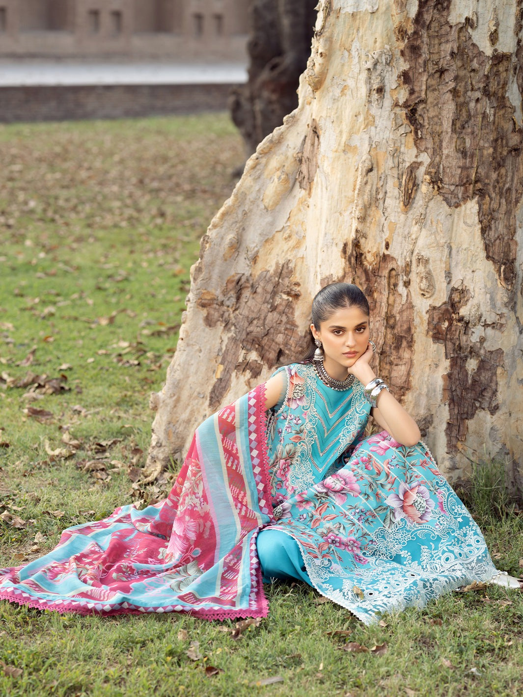 2085-B | NAQSH NAAZ Lawn`25 By BIN ILYAS
