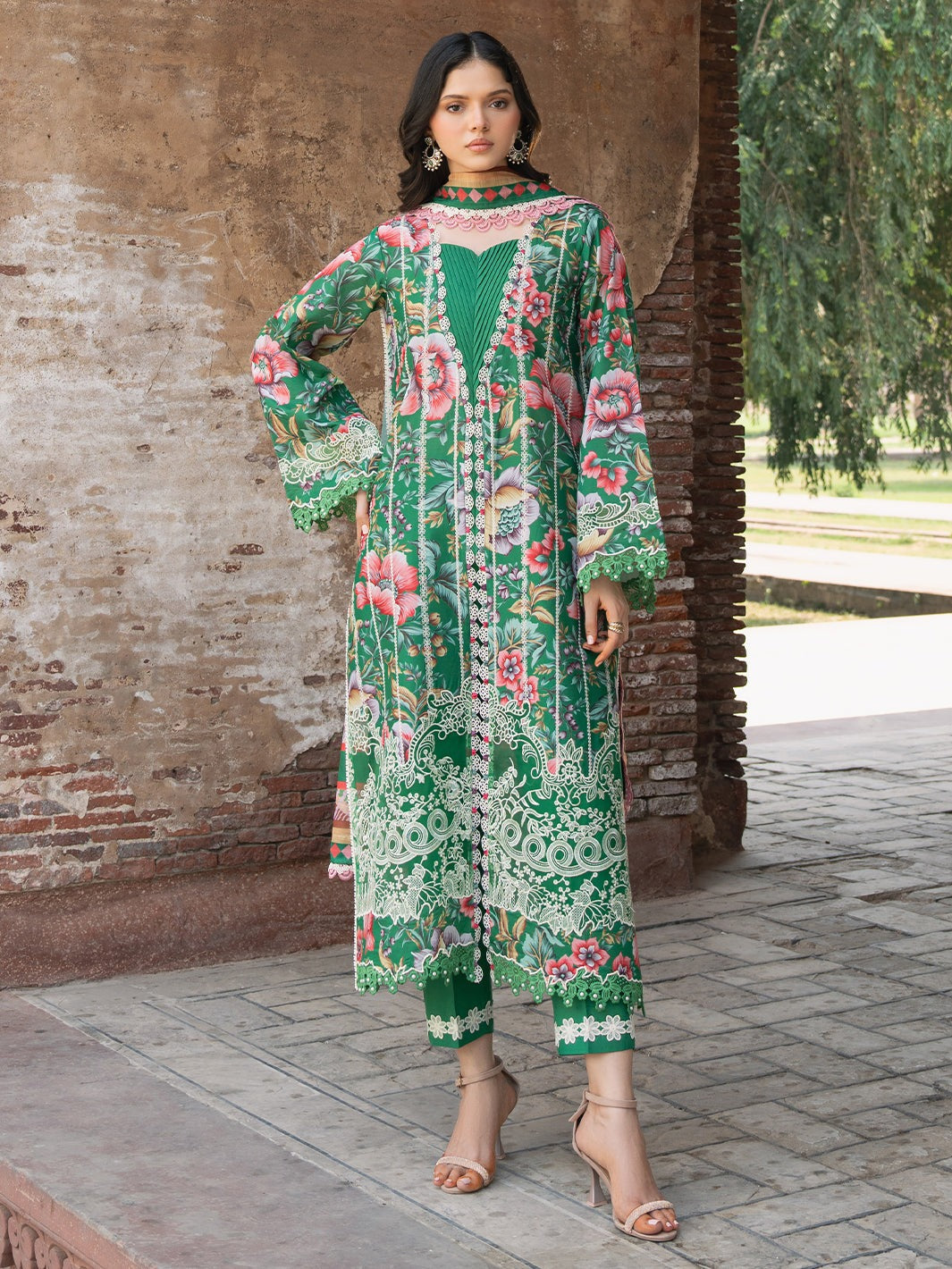 2085-D | NAQSH NAAZ Lawn`25 By BIN ILYAS