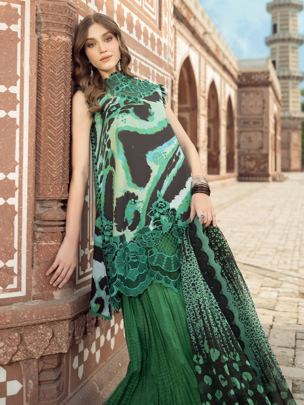 2086-A | NAQSH NAAZ Lawn`25 By BIN ILYAS