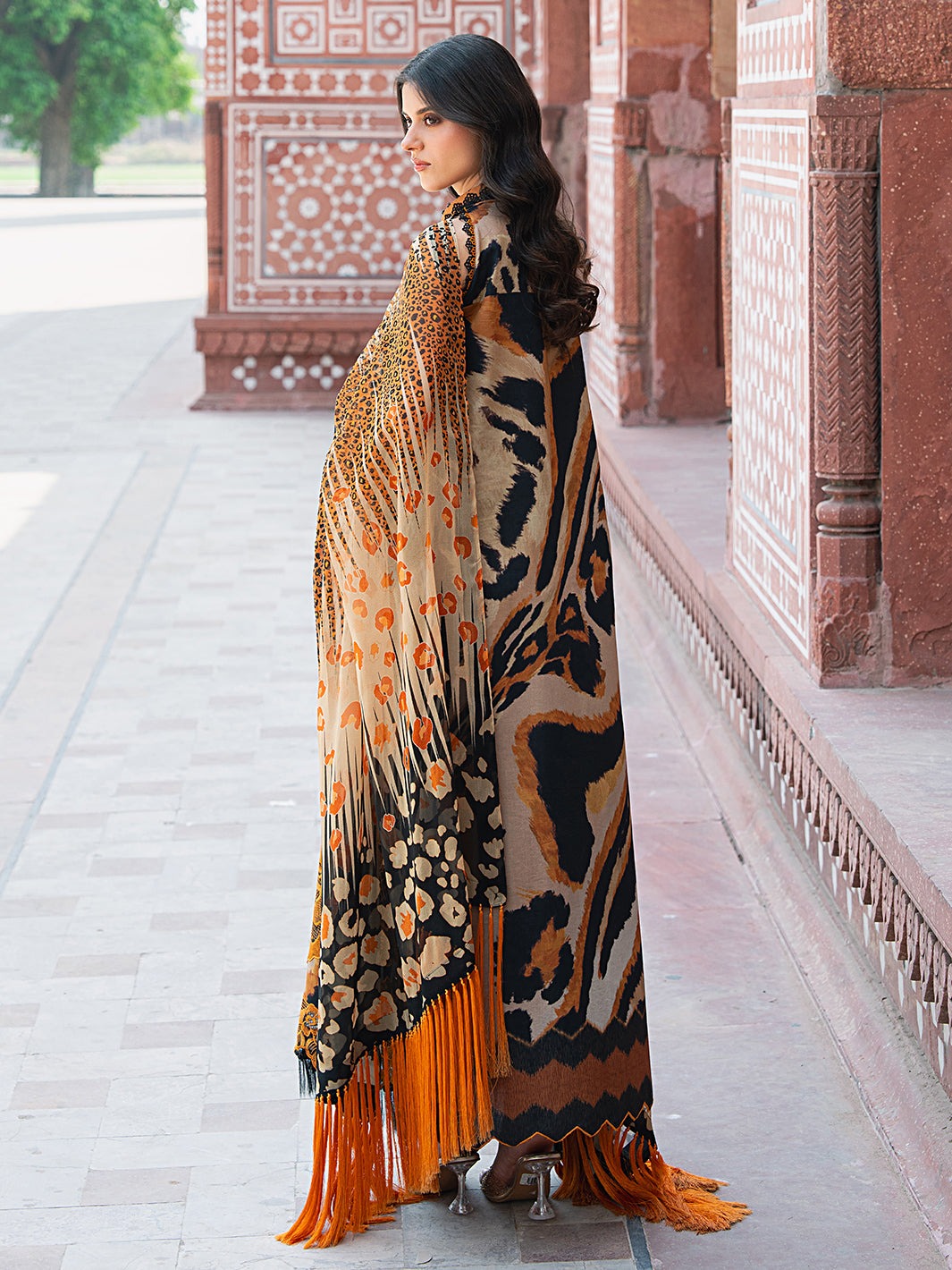 2086-B | NAQSH NAAZ Lawn`25 By BIN ILYAS