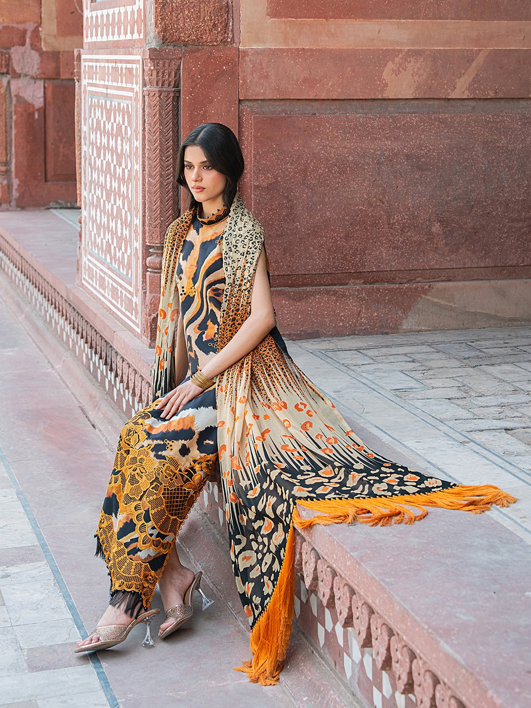 2086-B | NAQSH NAAZ Lawn`25 By BIN ILYAS