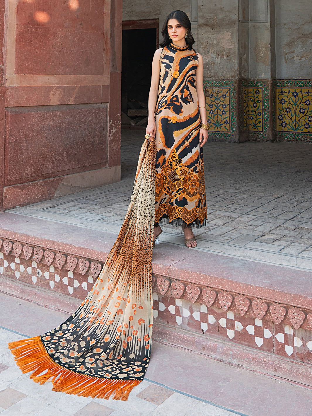 2086-B | NAQSH NAAZ Lawn`25 By BIN ILYAS