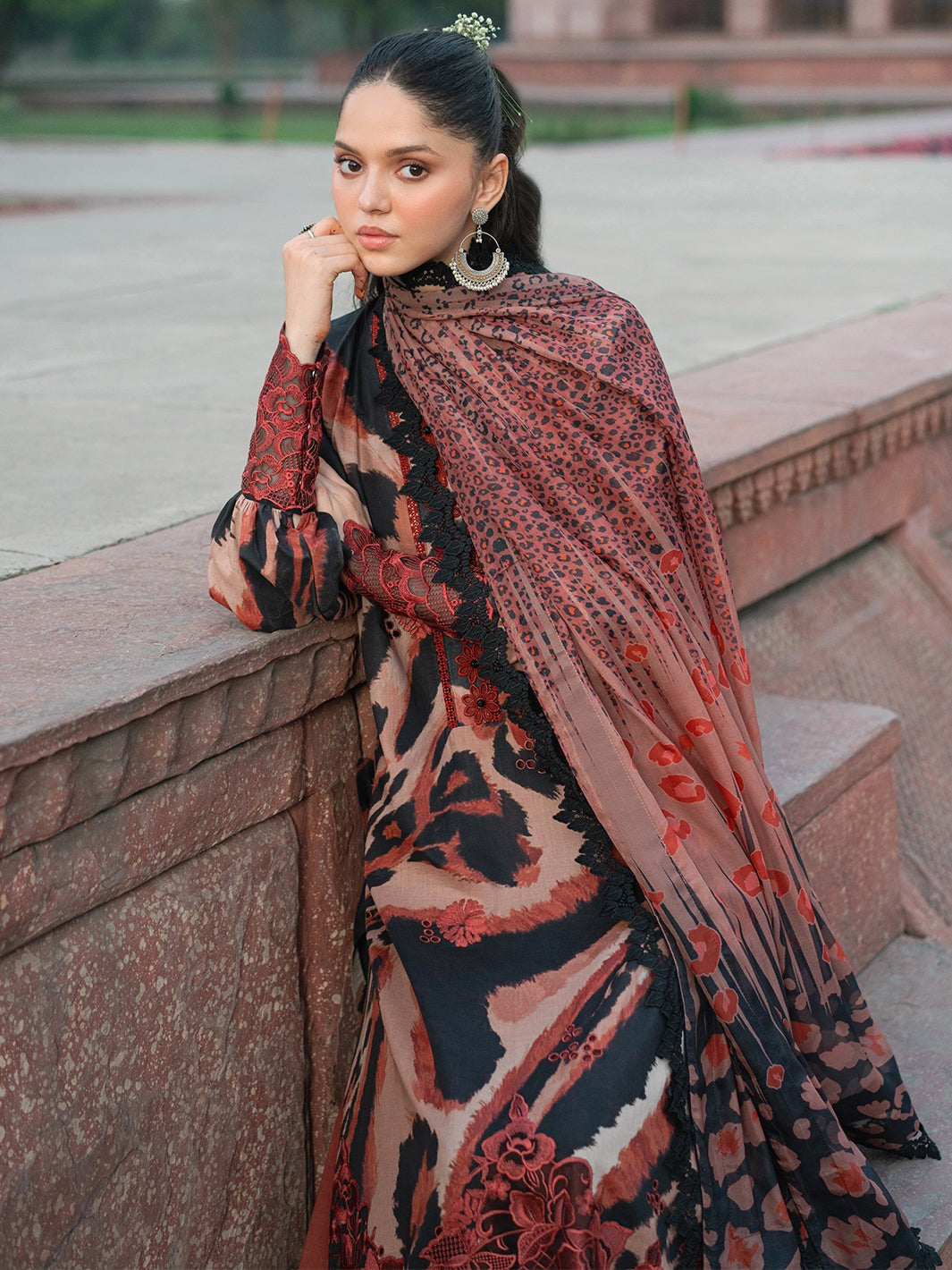 2086-C | NAQSH NAAZ Lawn`25 By BIN ILYAS