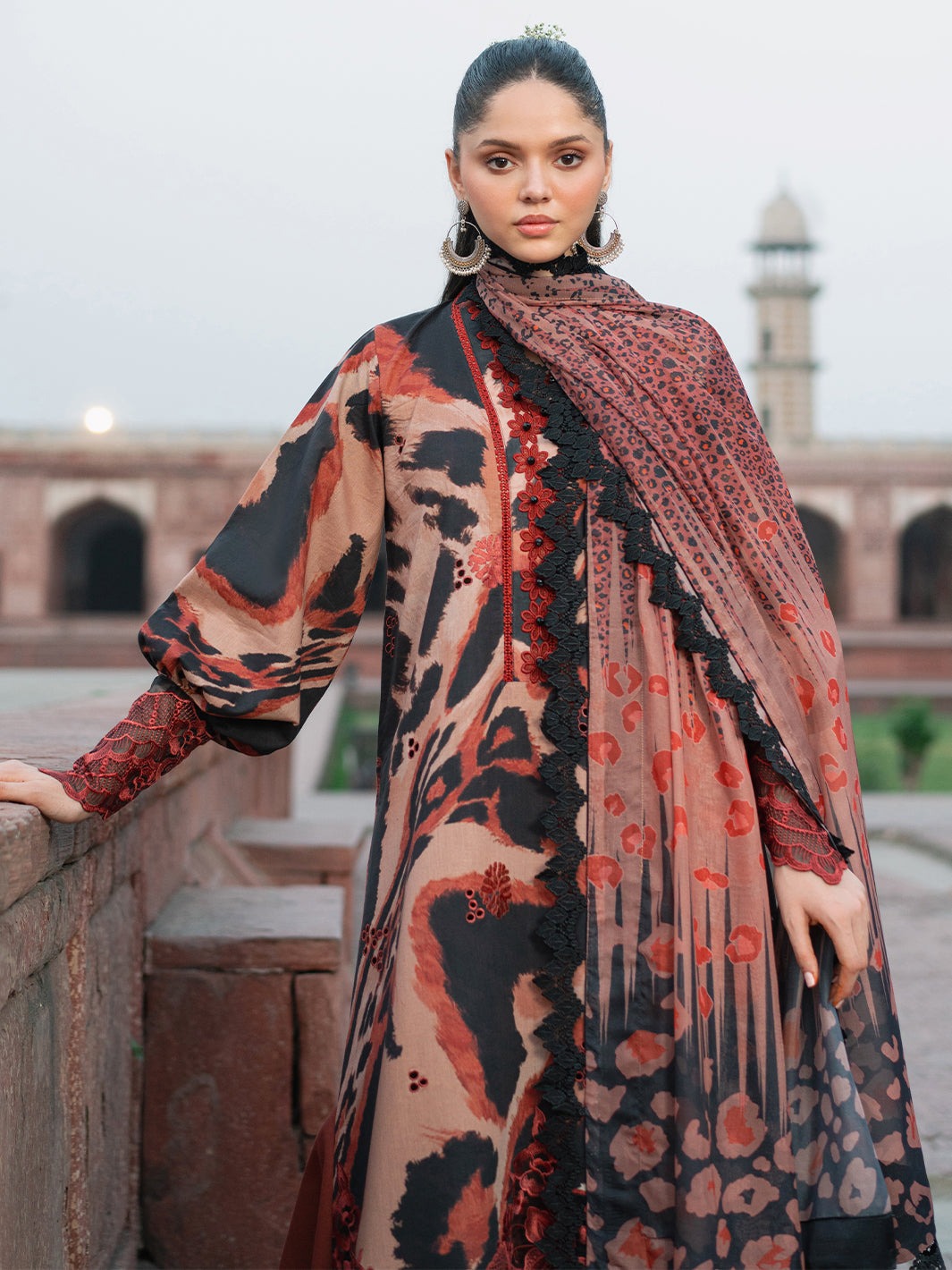 2086-C | NAQSH NAAZ Lawn`25 By BIN ILYAS