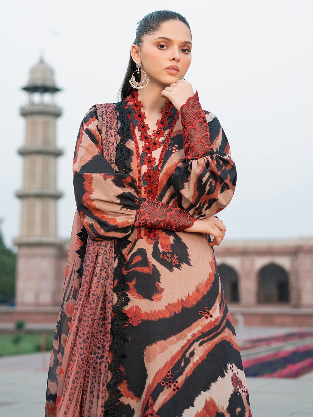 2086-C | NAQSH NAAZ Lawn`25 By BIN ILYAS