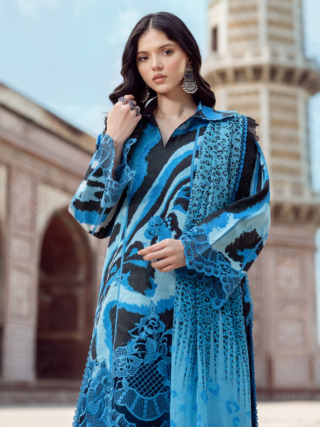 2086-D | NAQSH NAAZ Lawn`25 By BIN ILYAS