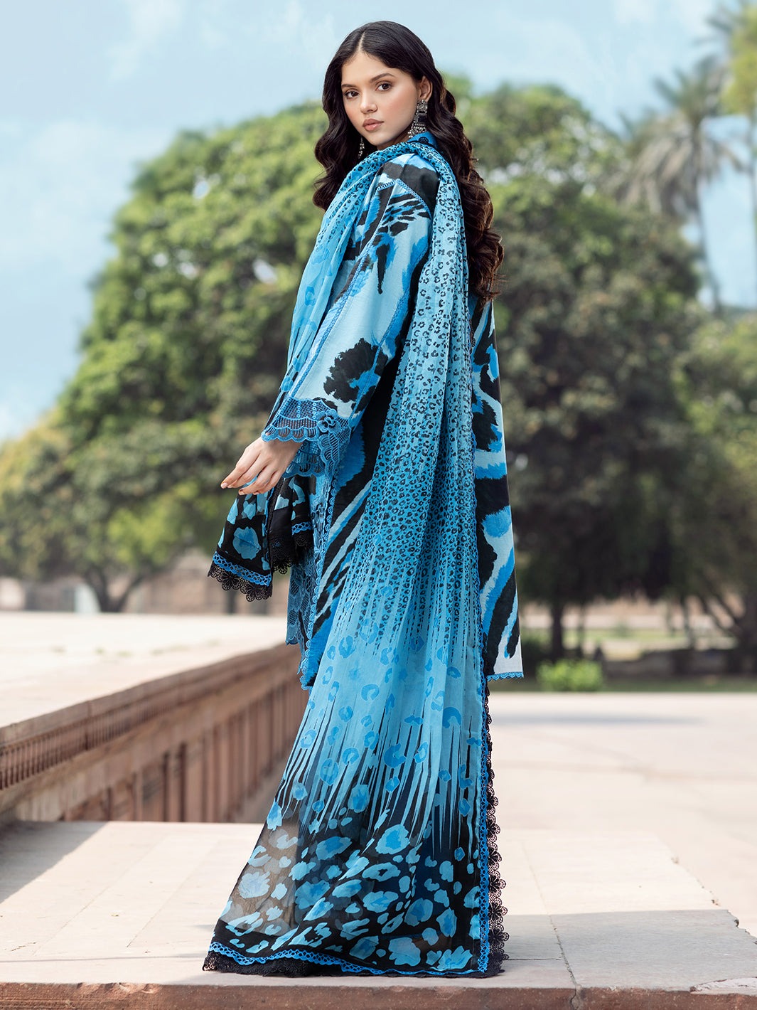 2086-D | NAQSH NAAZ Lawn`25 By BIN ILYAS