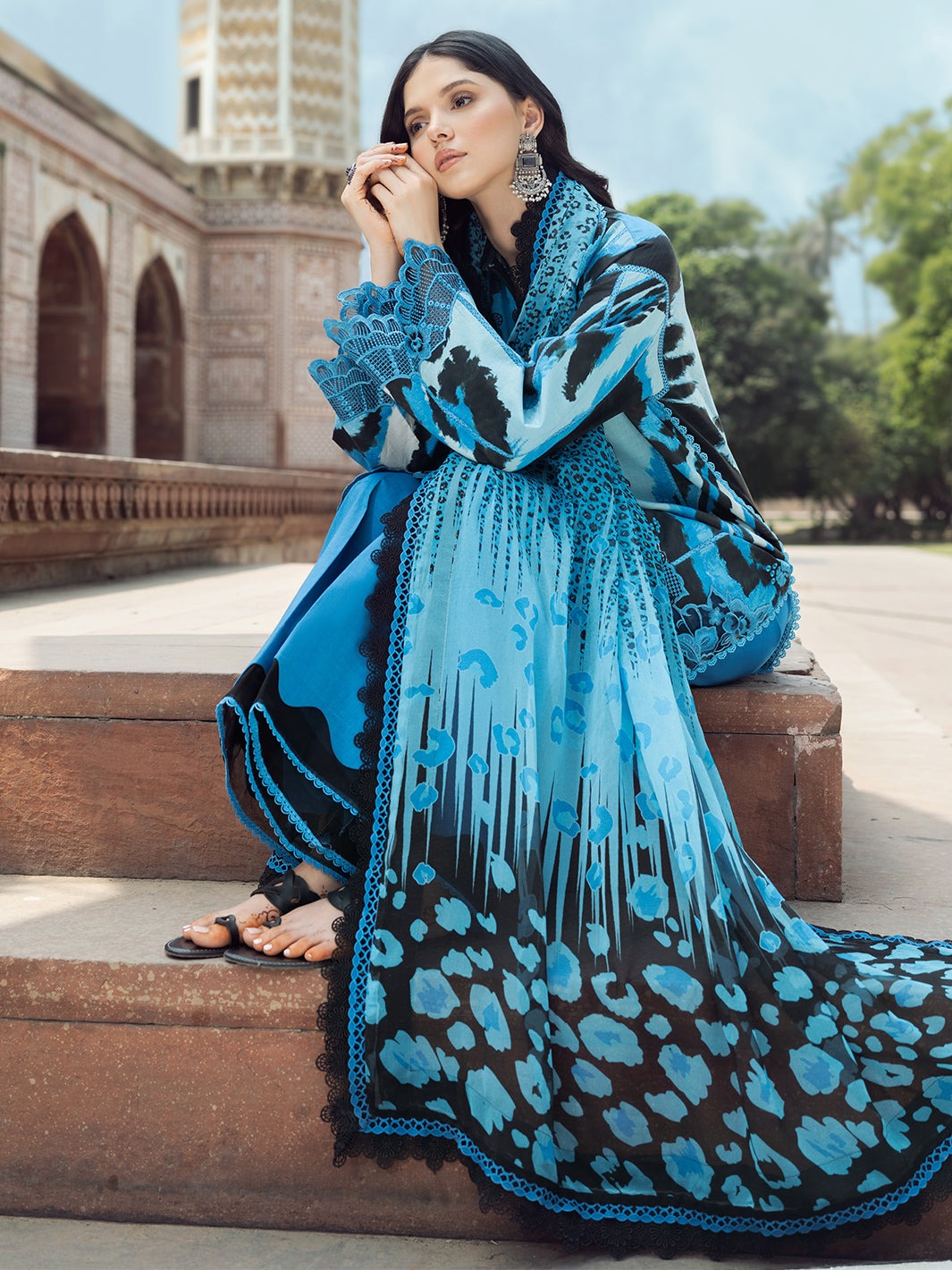 2086-D | NAQSH NAAZ Lawn`25 By BIN ILYAS