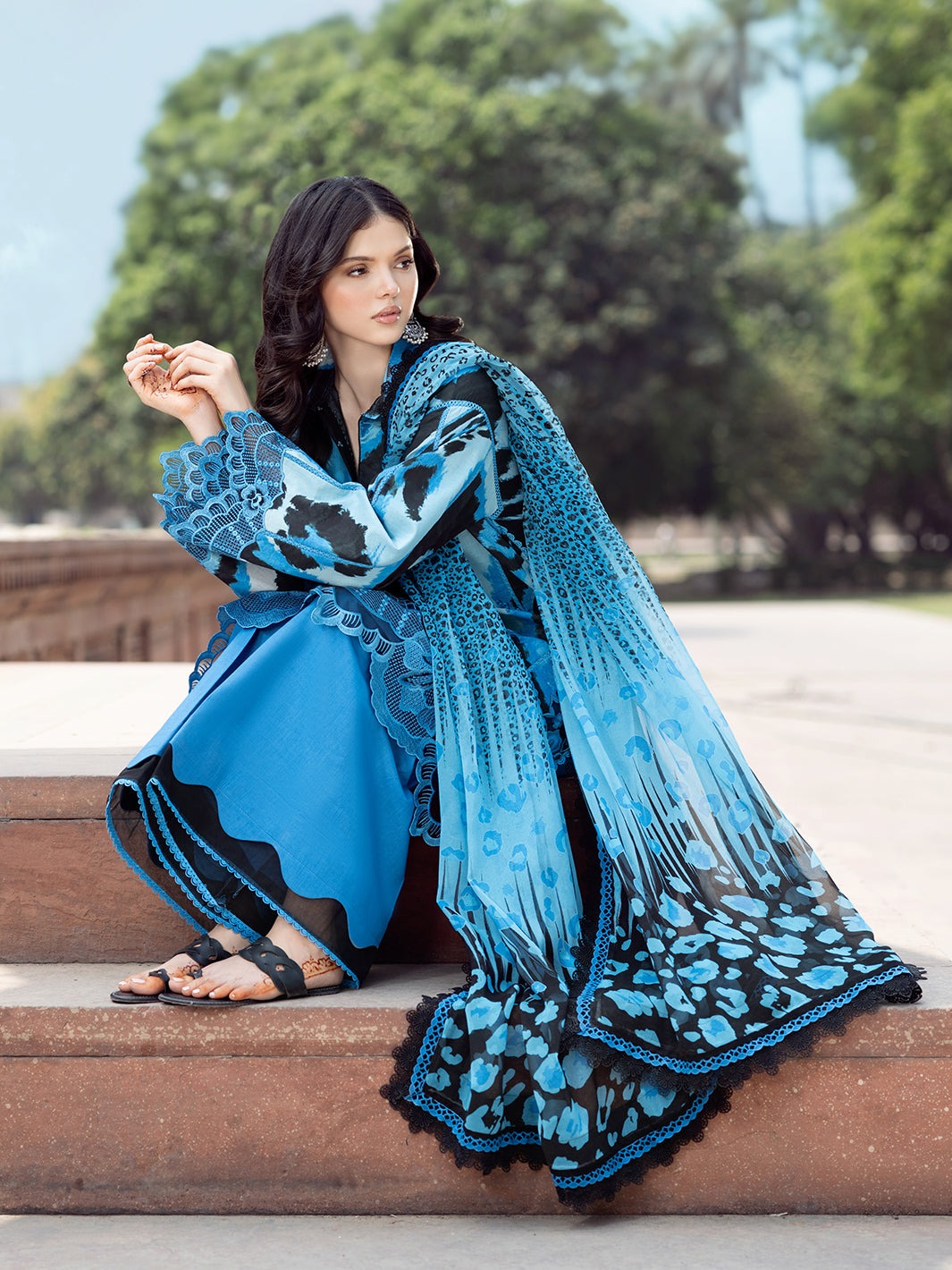 2086-D | NAQSH NAAZ Lawn`25 By BIN ILYAS