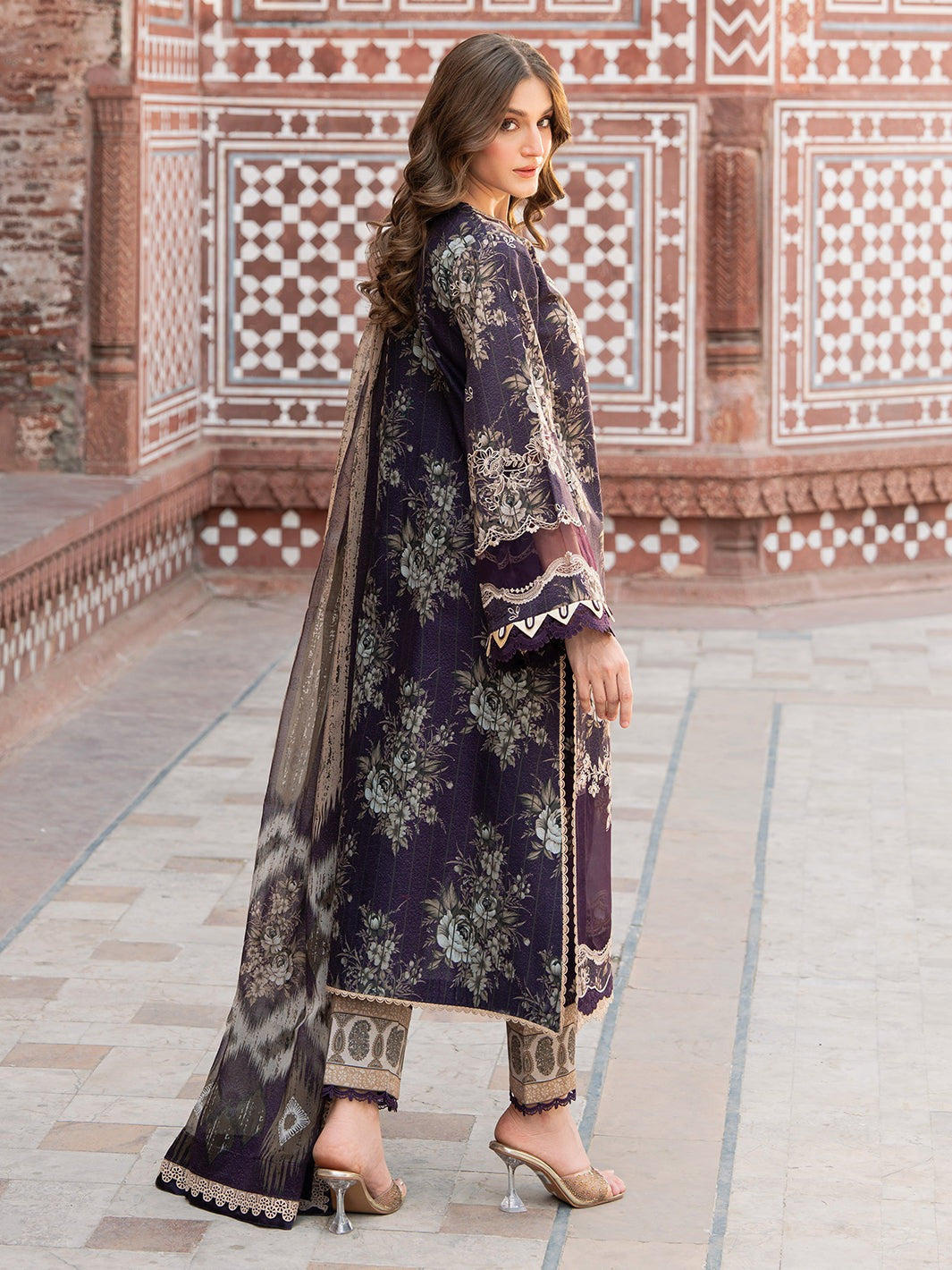 2087-B | NAQSH NAAZ Lawn`25 By BIN ILYAS