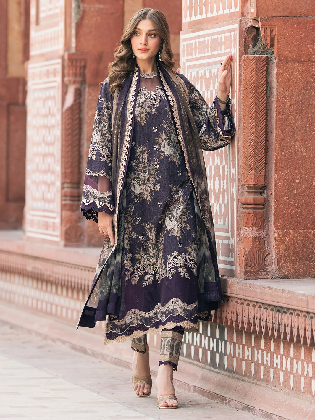 2087-B | NAQSH NAAZ Lawn`25 By BIN ILYAS