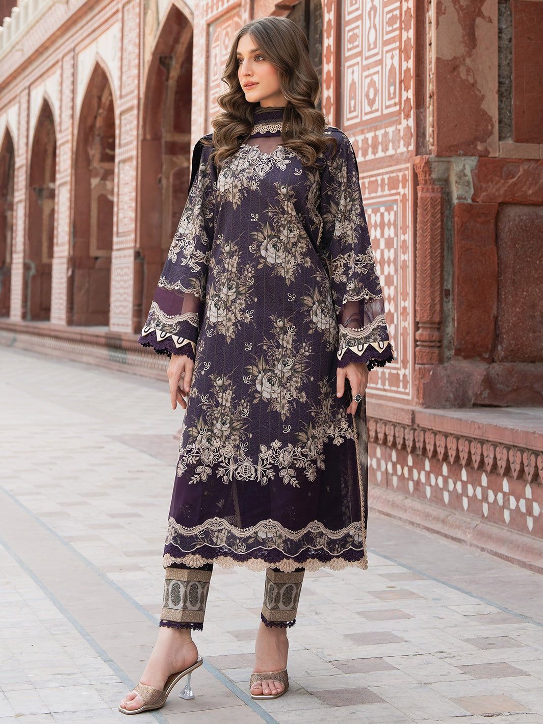 2087-B | NAQSH NAAZ Lawn`25 By BIN ILYAS