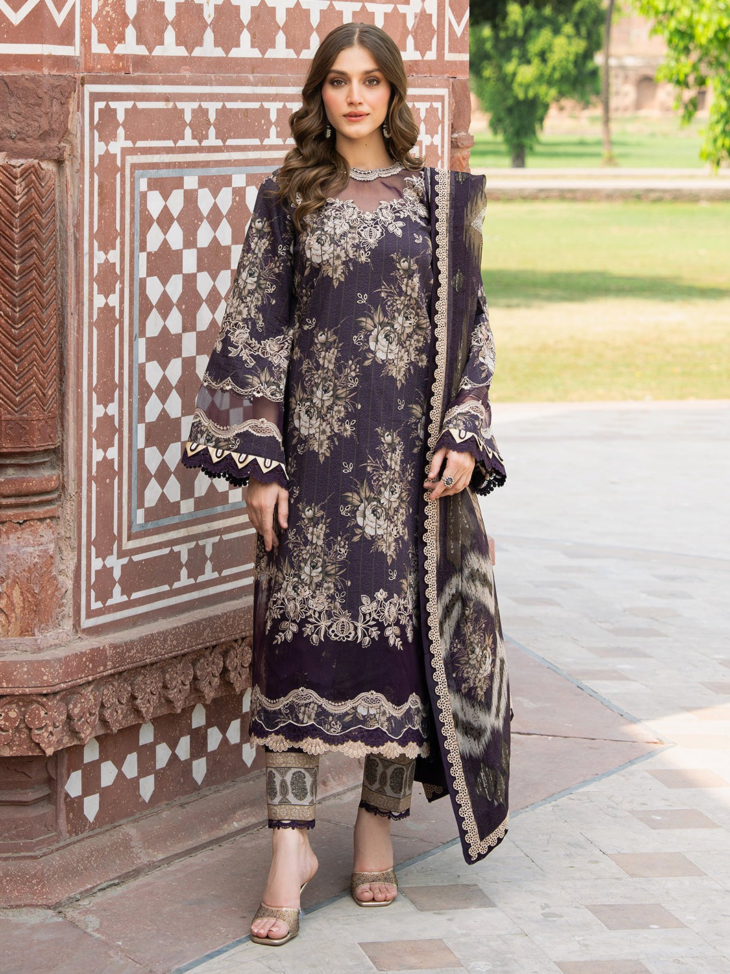 2087-B | NAQSH NAAZ Lawn`25 By BIN ILYAS