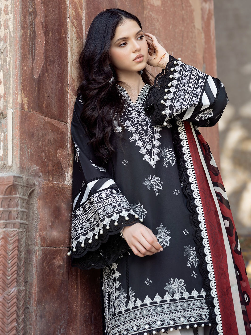 2088-A | NAQSH NAAZ Lawn`25 By BIN ILYAS