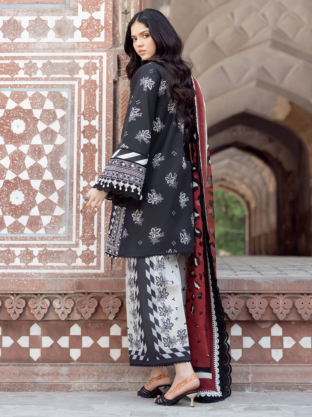 2088-A | NAQSH NAAZ Lawn`25 By BIN ILYAS