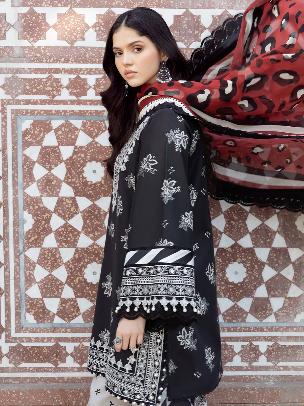 2088-A | NAQSH NAAZ Lawn`25 By BIN ILYAS