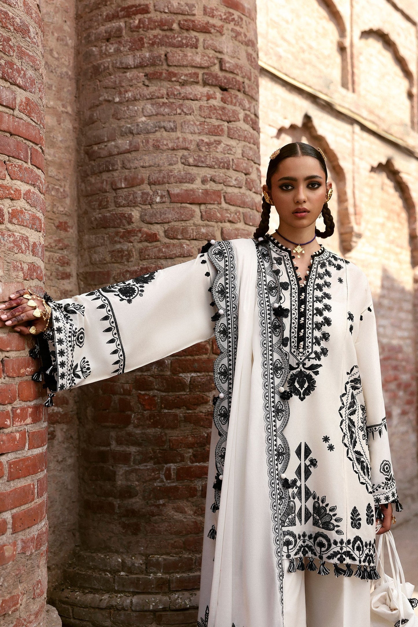 D8-ZARMINA | ZAHA Unstitched Festive Lawn`25