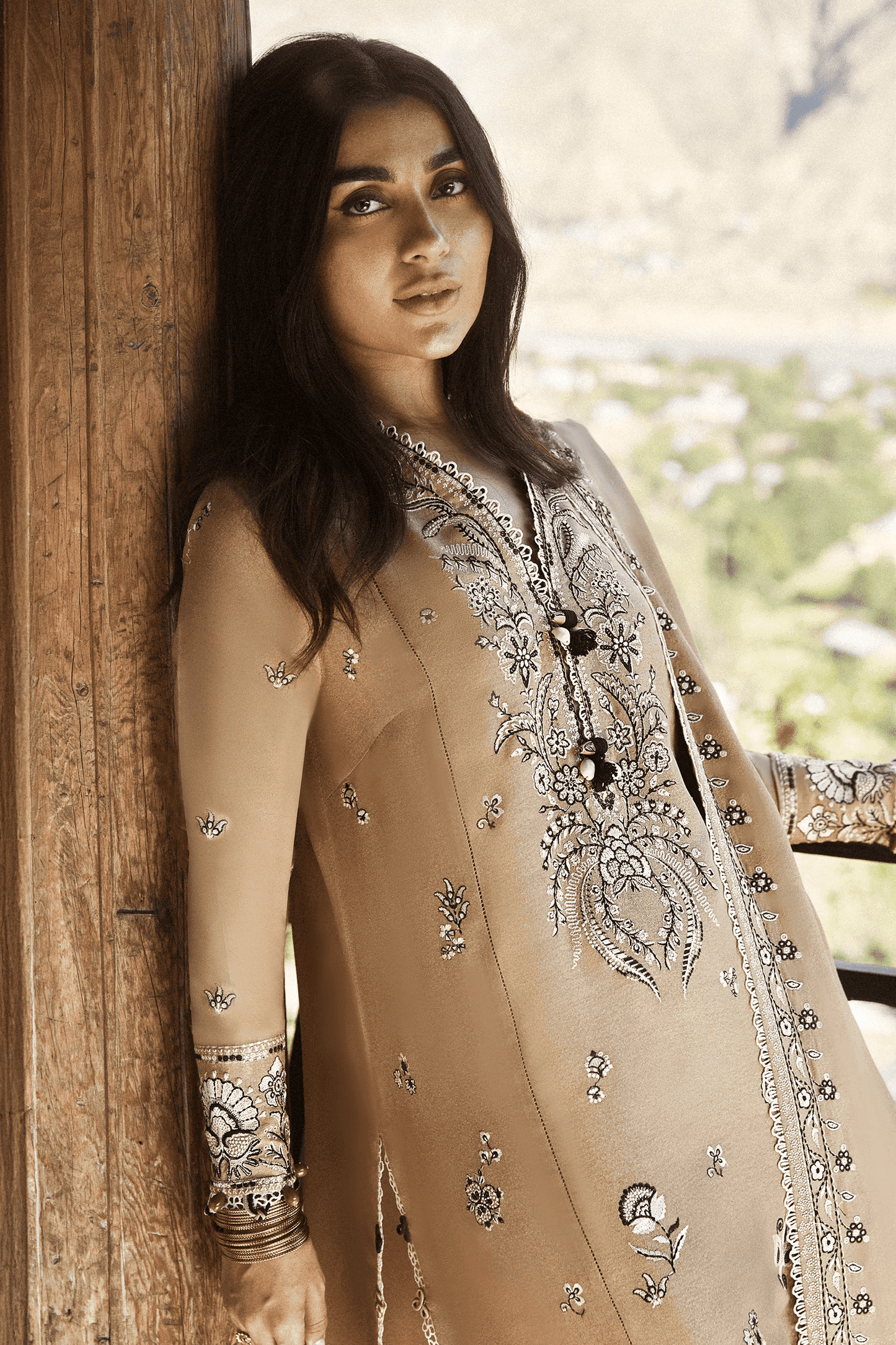 SUZANI 10 - ZAHA Winter`24