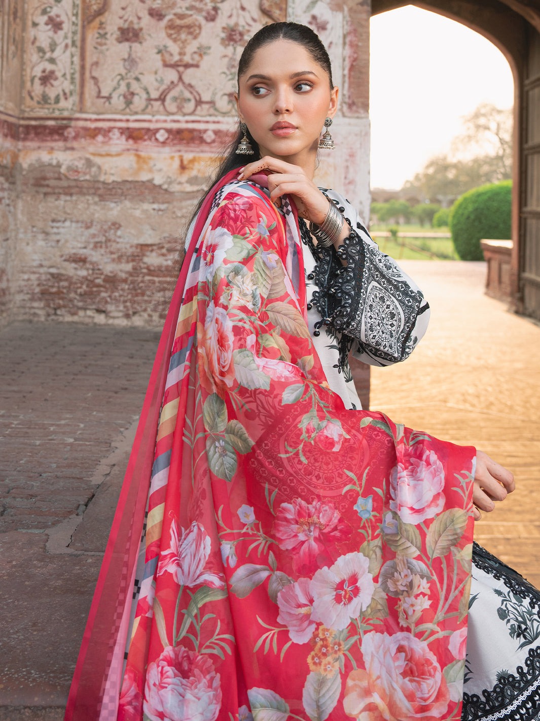 2082-A | NAQSH NAAZ Lawn`25 By BIN ILYAS