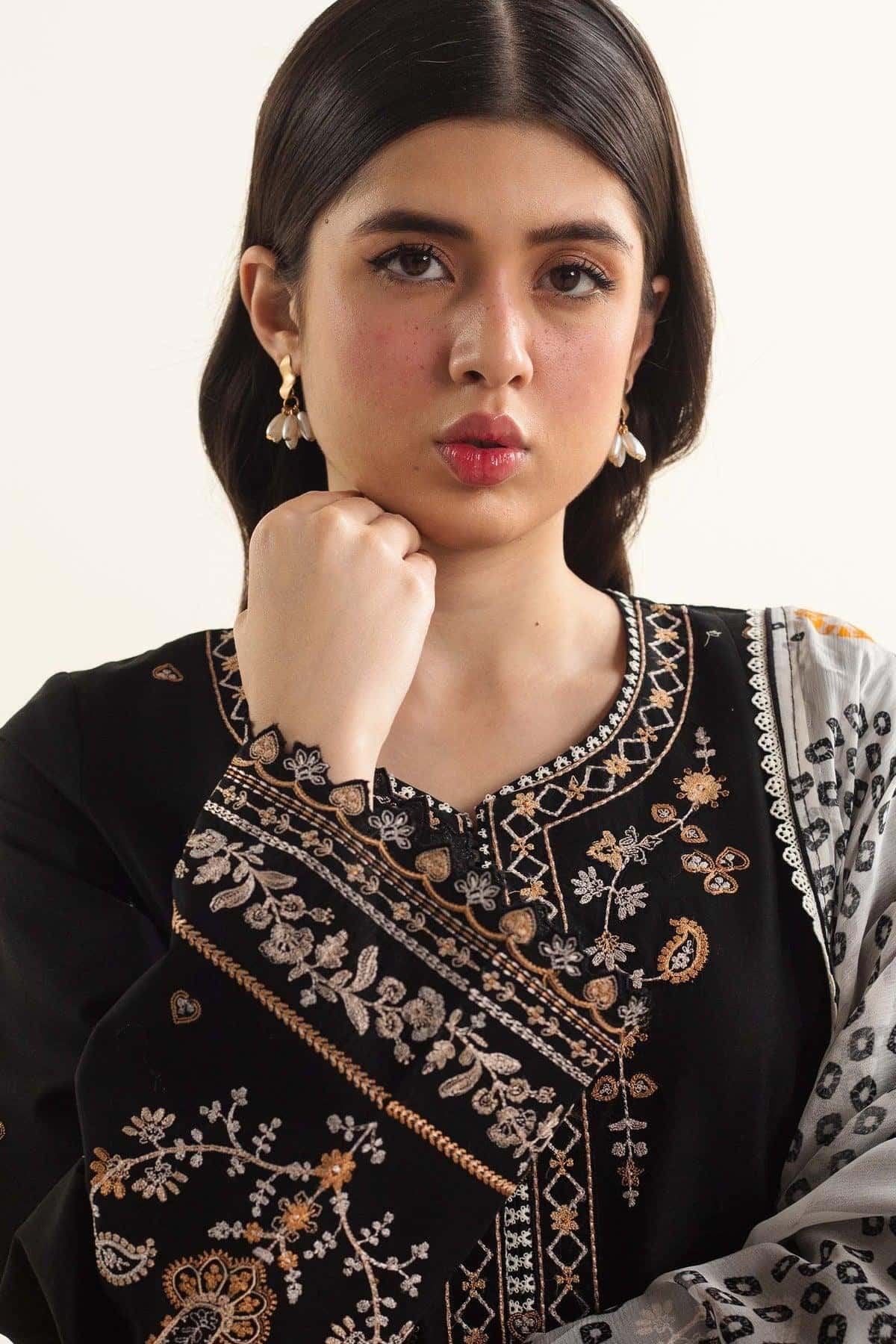 ARELA 7B - COC0 II By Zara ShahJahan