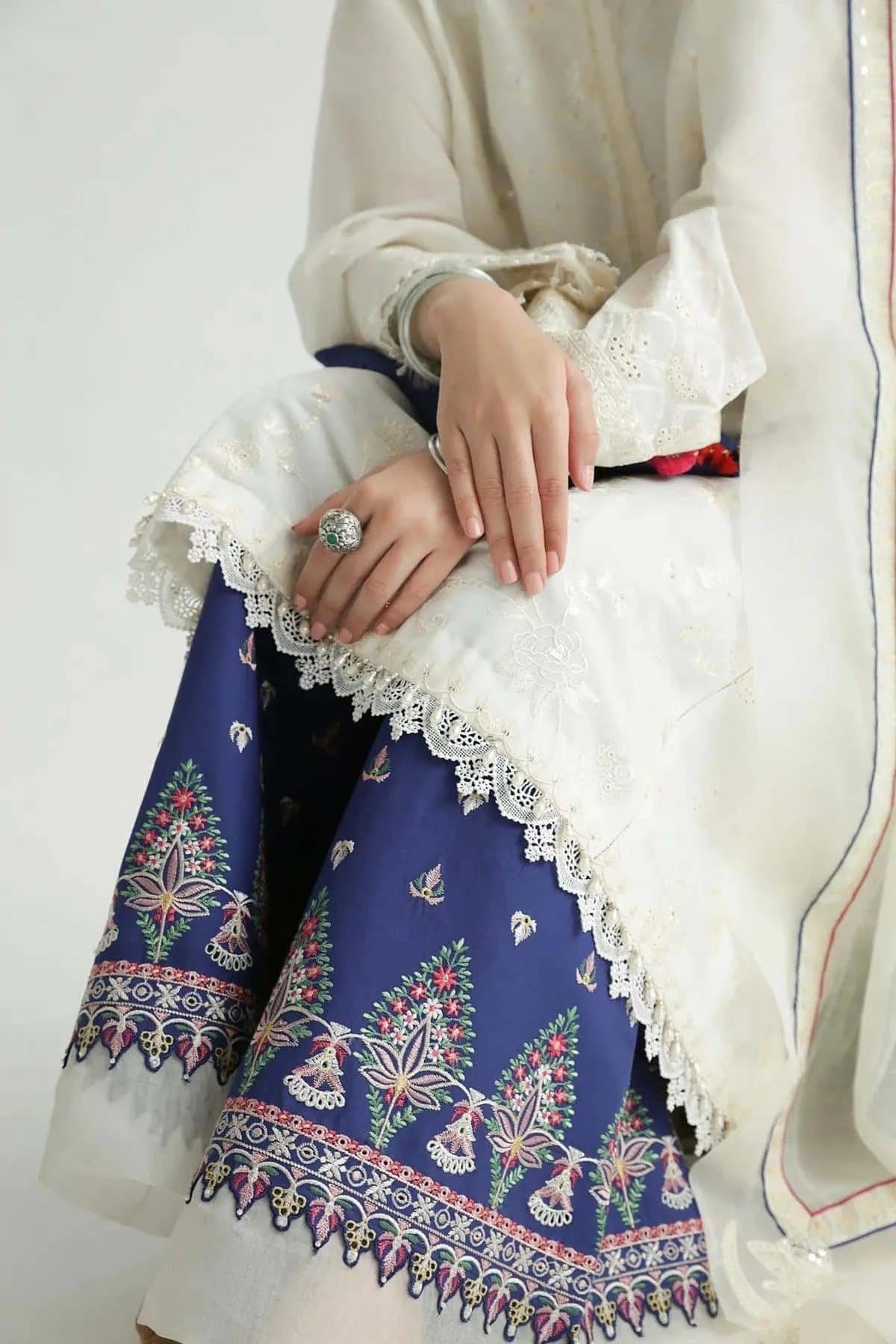 Zara ShahJahan Embroidered Unstitched Lawn 3Pcs   DEENA-12B
