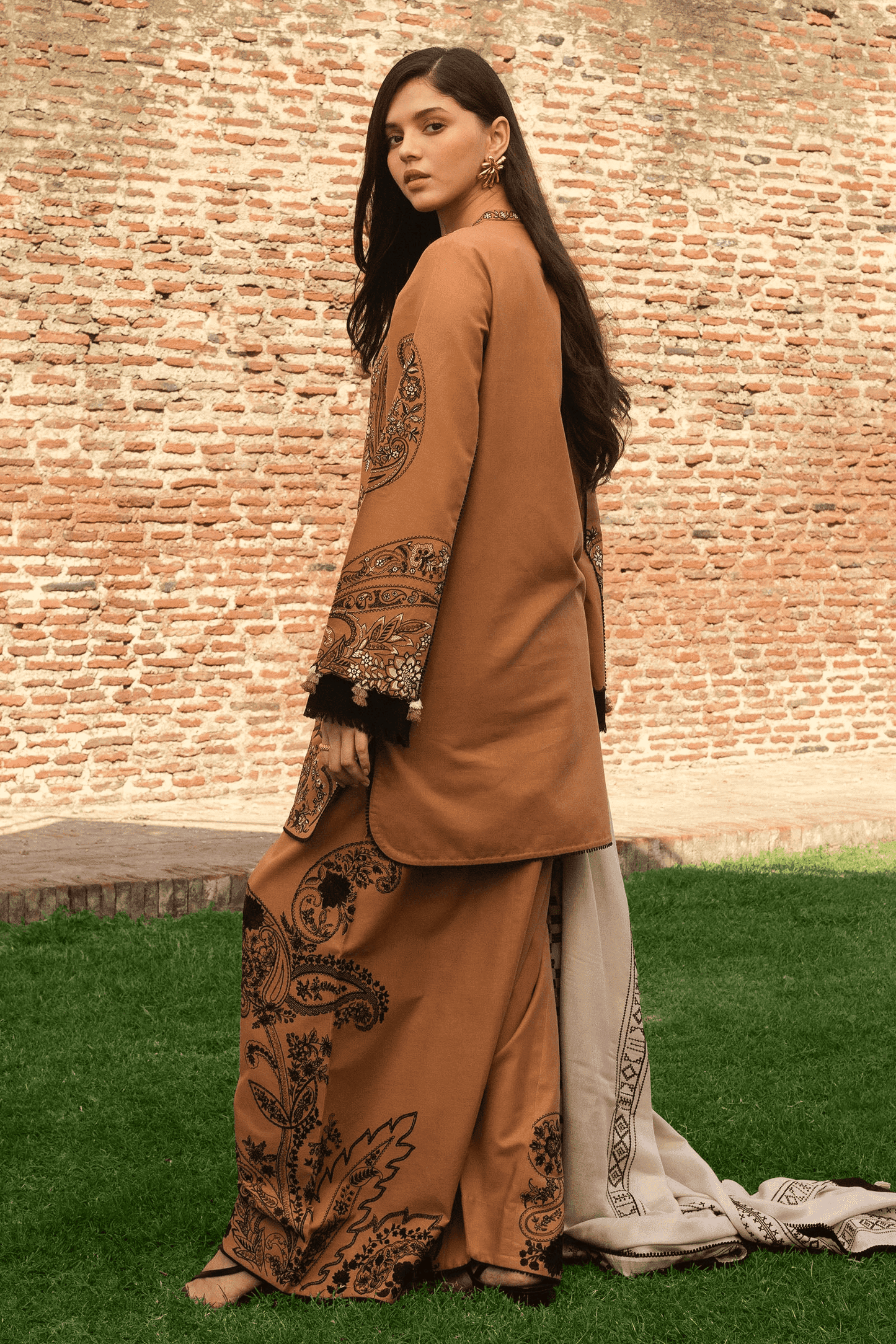 ROYA D6 - Zara Shahjahan (Winter`24)