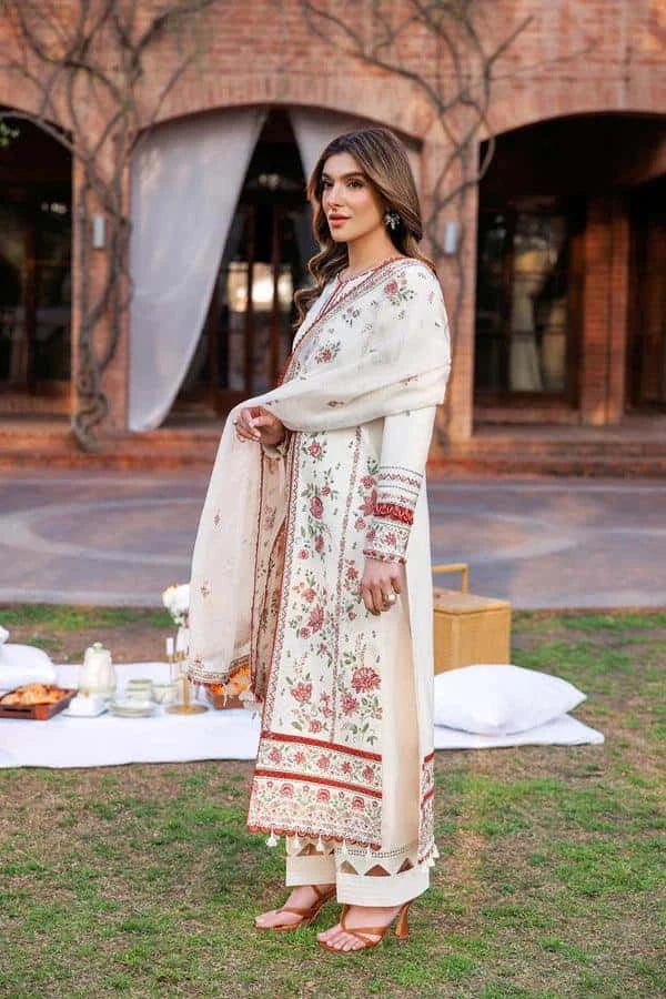D06 Surreal White - Kaavish By Farasha Luxury Lawn'24