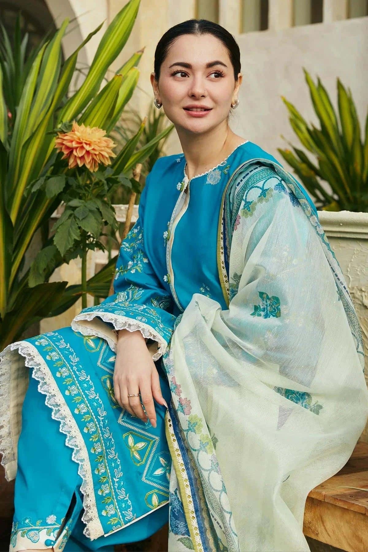 Coco by Zara Shahjahan Embroidered Lawn Unstitched 3Pc 08B ZOYA